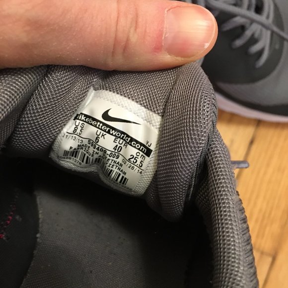 Nike Sneakers Grey Red White US 8.5/UK 6 - Picture 4 of 4